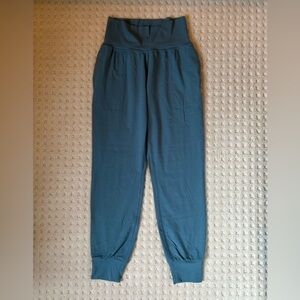 Athleta Salutation Jogger in Powervita
